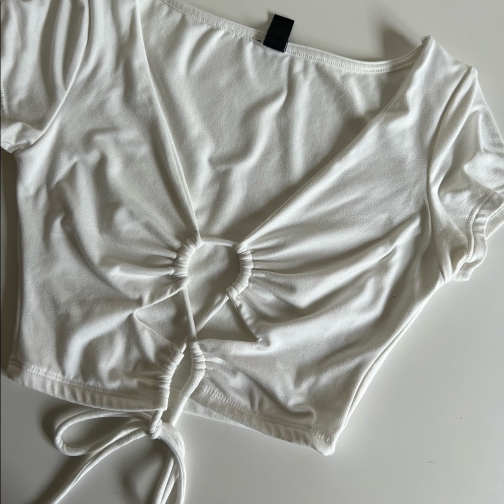 White crop top🤍